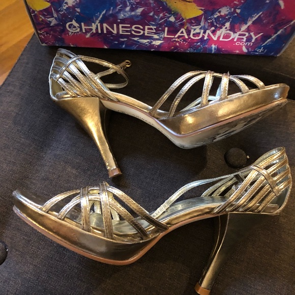 CHINESE LAUNDRY STRAPY OPEN TOE SANDALS - Picture 3 of 7